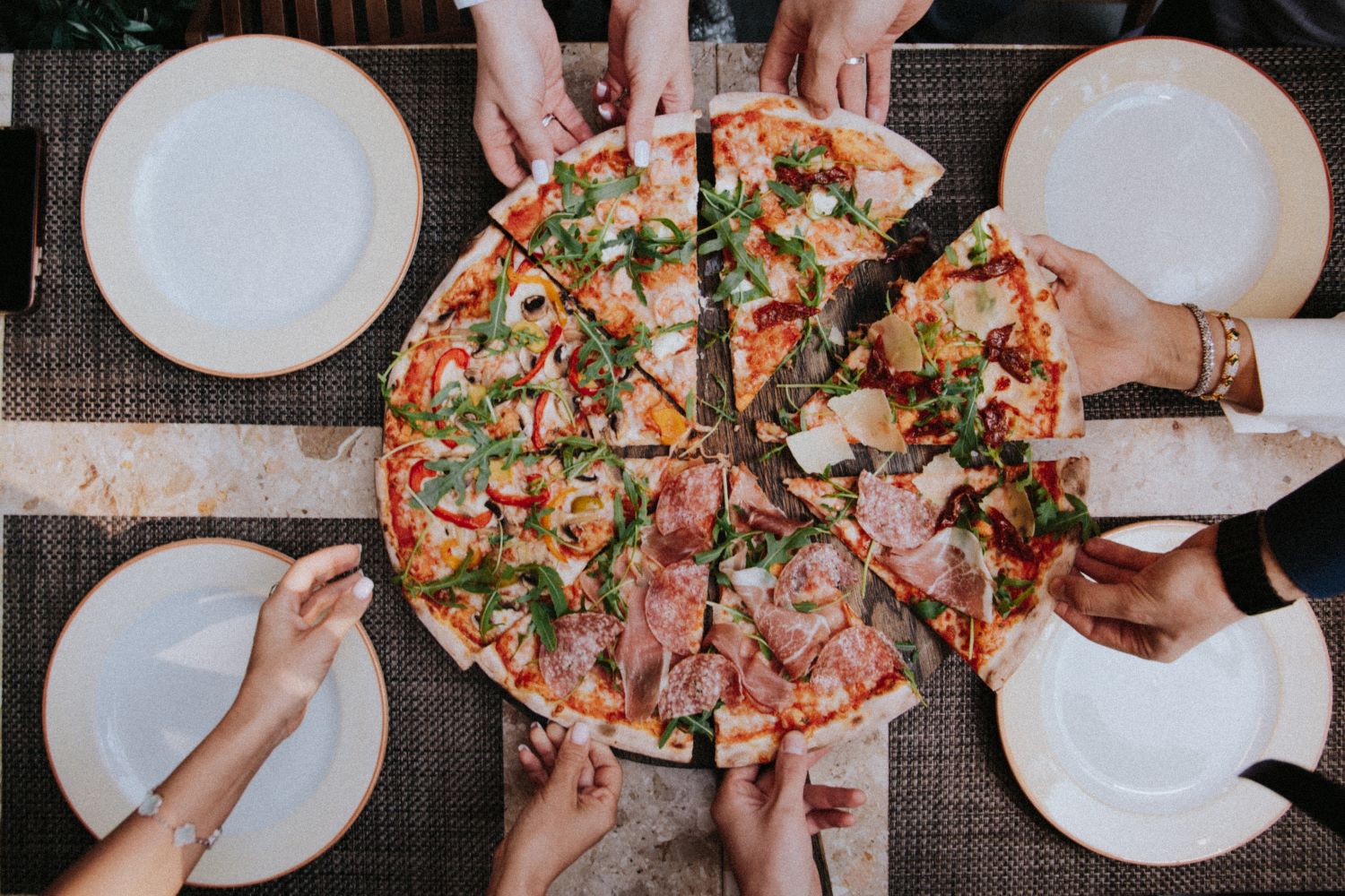 Is it OK to share pizza in Italy?