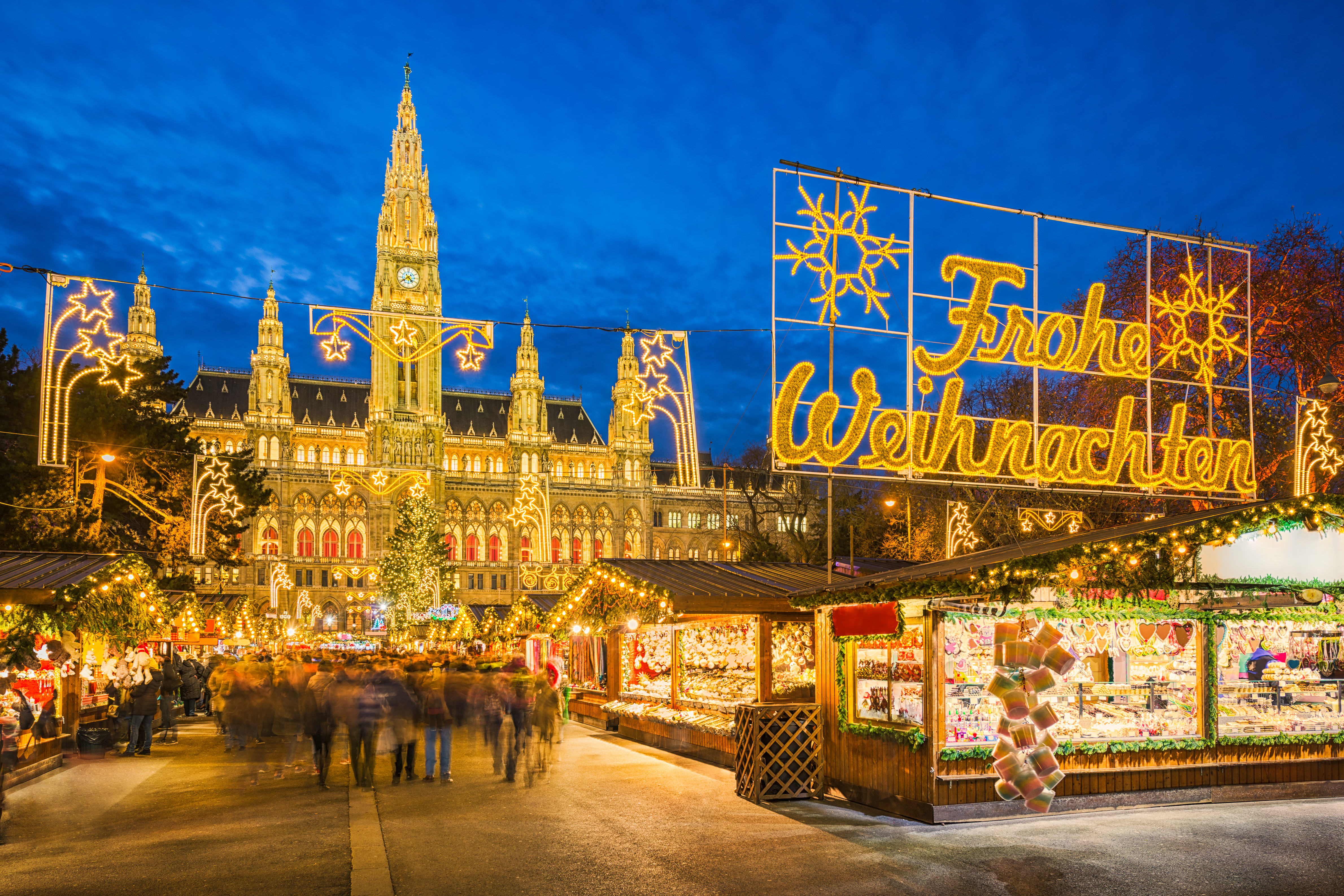 16 cities Christmas spirit