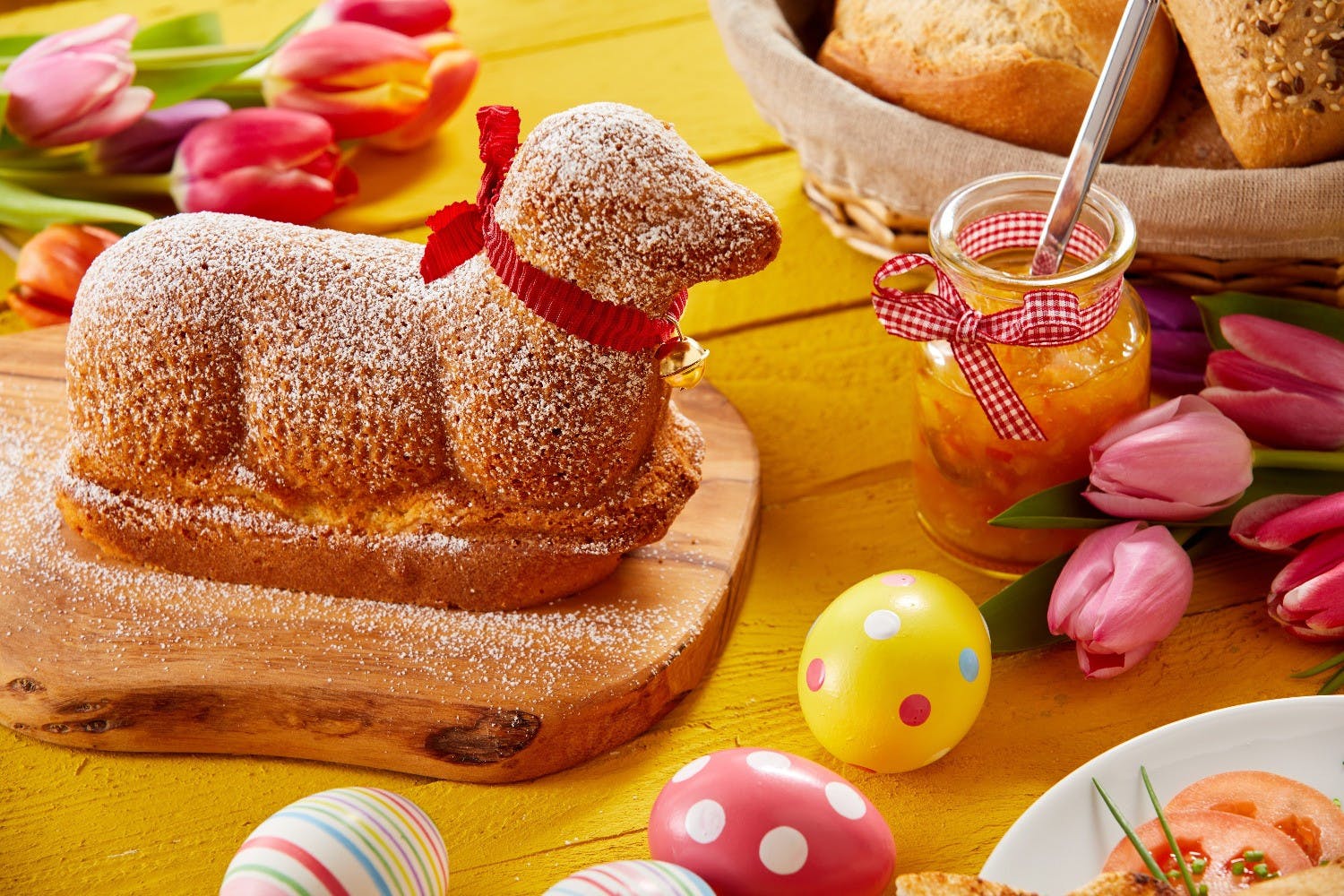 Pâques 2023 : cloches, œufs en chocolat, agneau dominical… D'où viennent  ces traditions ?
