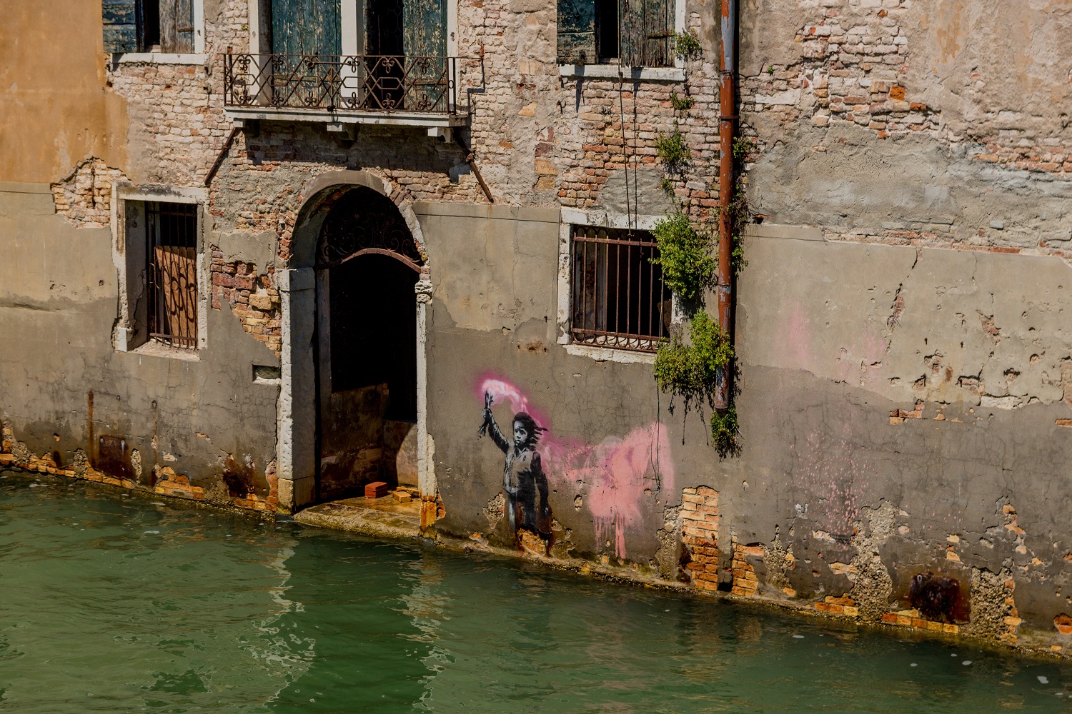 8 beroemde kunstwerken van Banksy Musement Blog 8 beroemde kunstwerken van Banksy Musement Blog